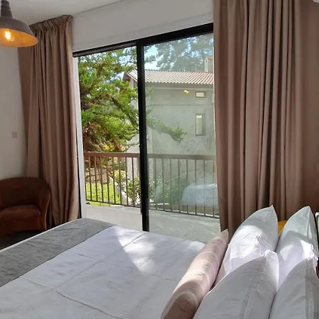 Phaedrus Living: Luxury Maisonette *