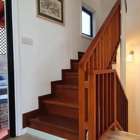 Phaedrus Living: Luxury Maisonette בית נופש *