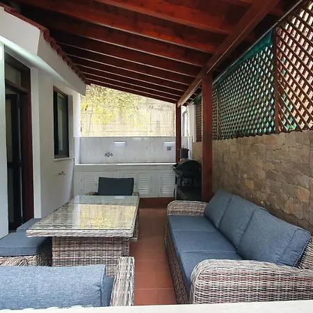Phaedrus Living: Luxury Maisonette פלטרס